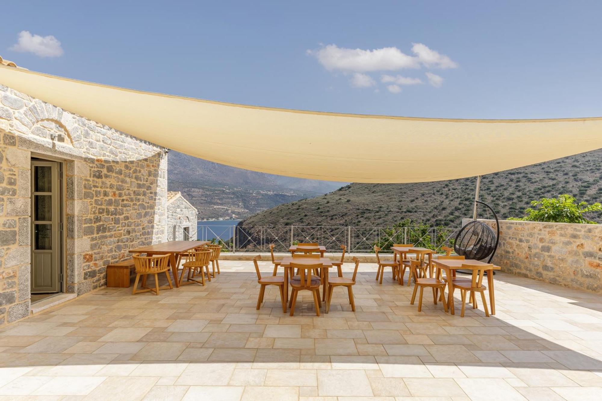 Trapela Limeni Luxury Suites Exterior photo